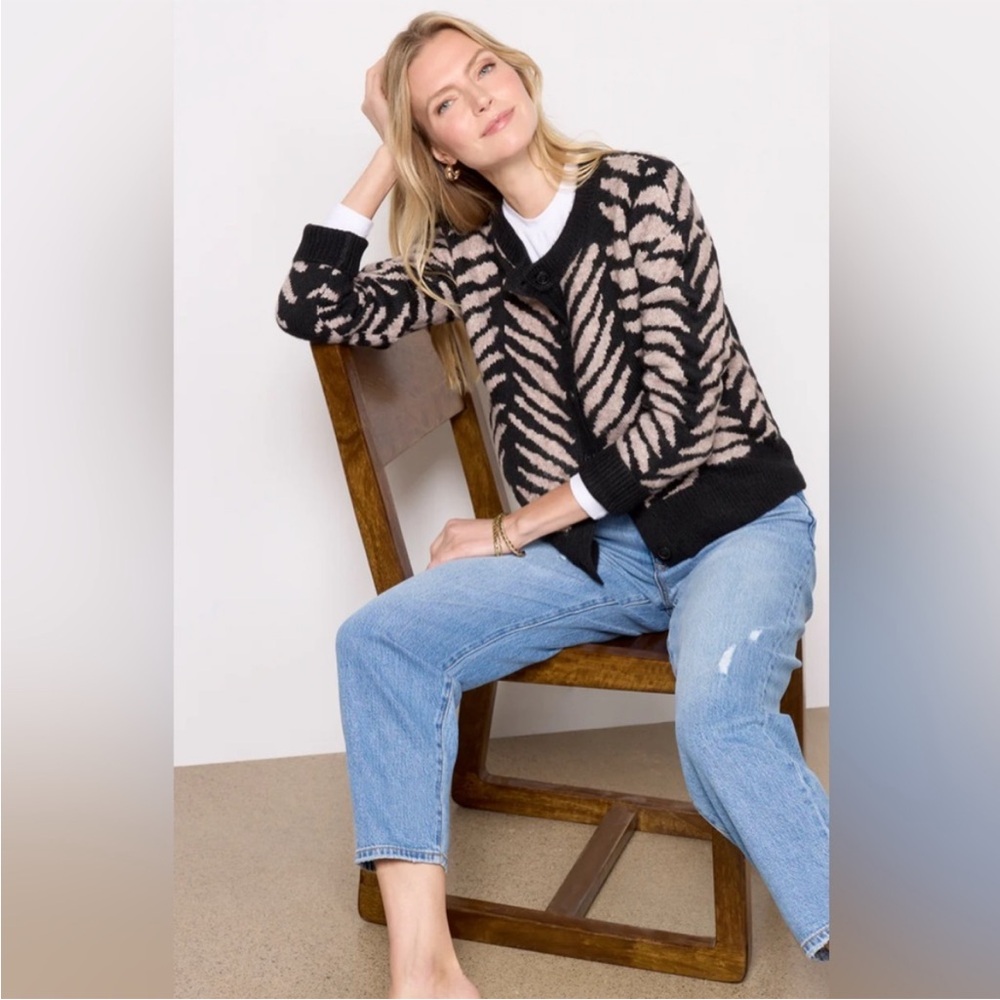 Evereve - Wyatt Cardigan Sweater - black/latte - size S - Picture 2 of 13